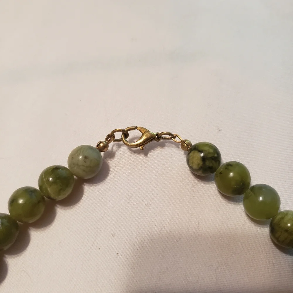 Unique Vintage Green Beaded Jade Nephrite Necklace Gold Lobster Clasp